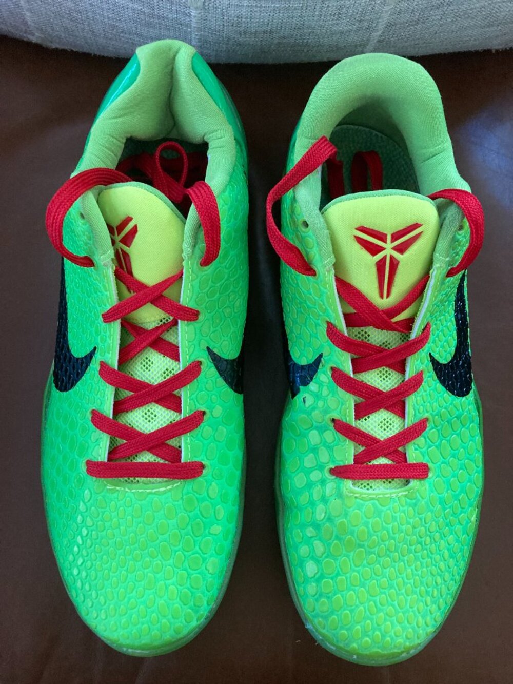 KOBE 6 PROTRO GRINCH SIZE 8.5